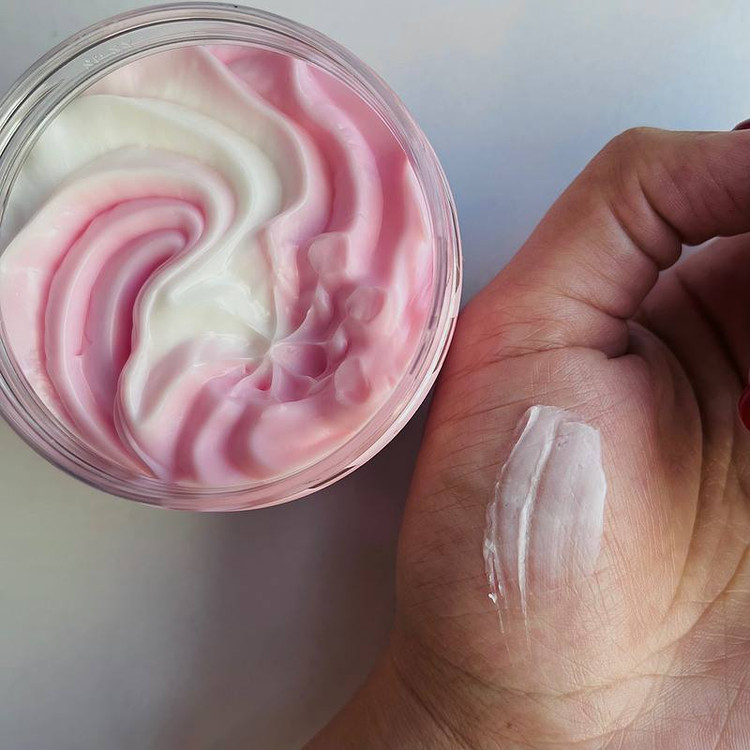 کره بدن کاسهای سادور مدل گل رز (SADOER Rose Body Butter) وزن 200 گرم