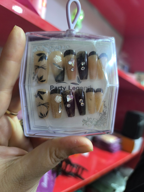 ناخن مصنوعی فانتزی و مجلسی (Press-On Nails)