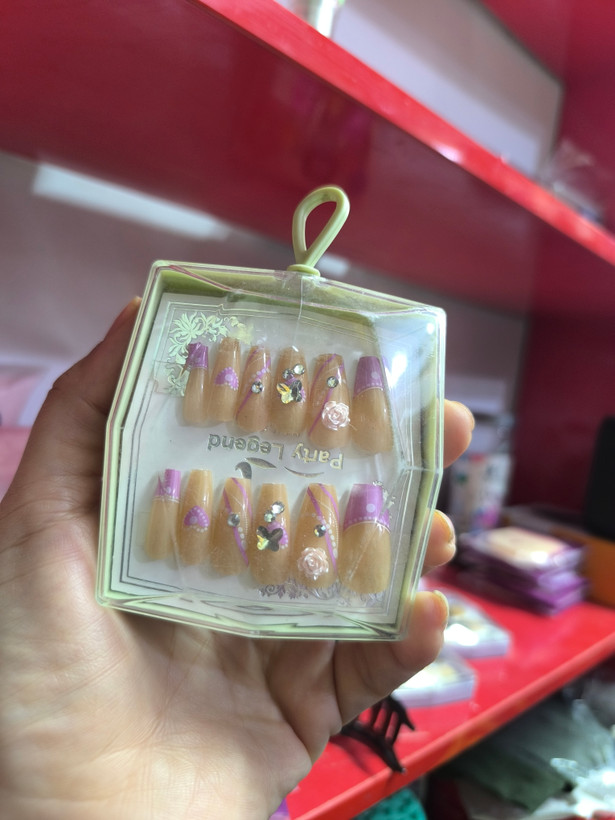 ناخن مصنوعی فانتزی و مجلسی (Press-On Nails)