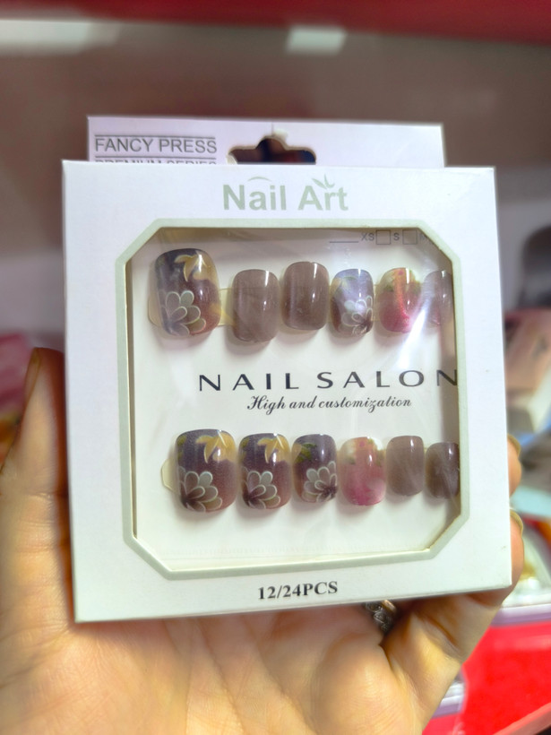 ناخن مصنوعی فانتزی و مجلسی (Press-On Nails)
