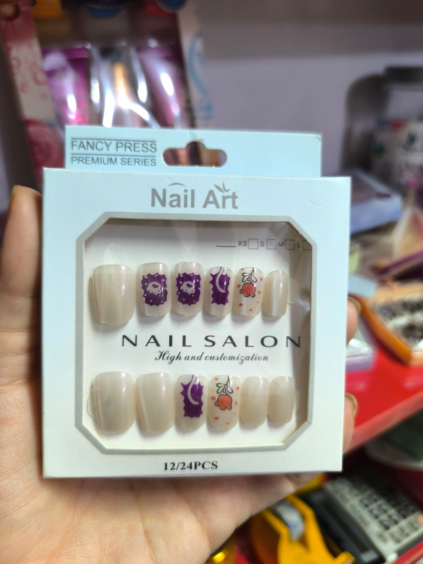 ناخن مصنوعی فانتزی و مجلسی (Press-On Nails)