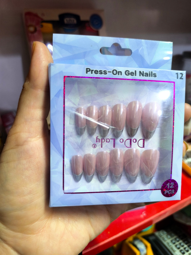 ناخن مصنوعی فانتزی و مجلسی (Press-On Nails)