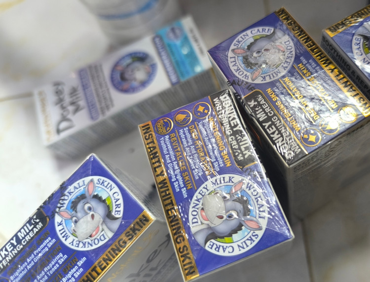 کرم شیر الاغ ووکالی Donkey Milk روشن کننده و آبرسان 120 میل | گالری مرسانا